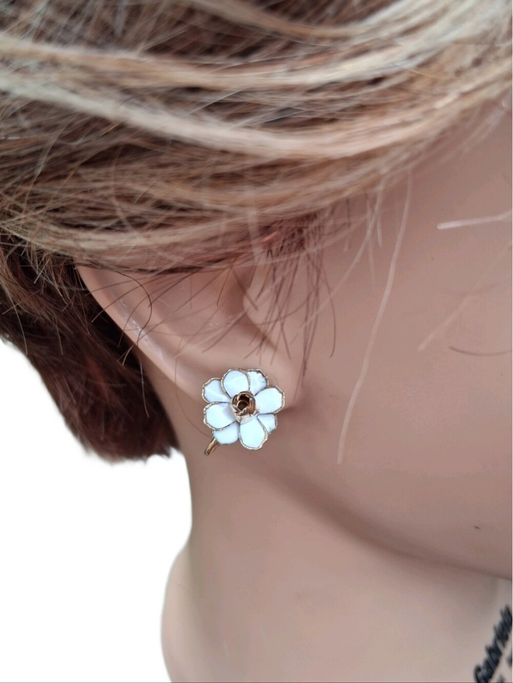 Vintage Gold Tone White Enamel Daffodil Flower Clip On Earrings Mid Century